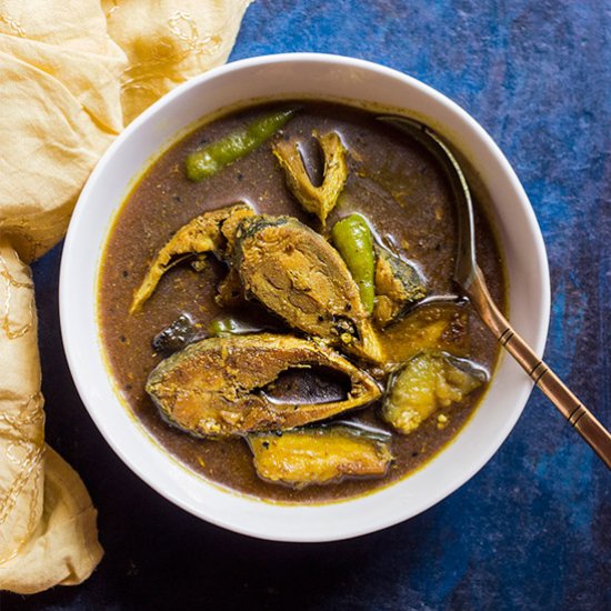 Hilsa Curry with Eggplant