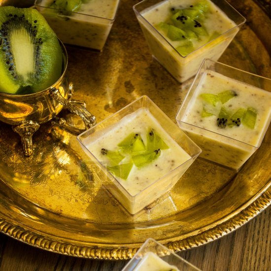 Raw vegan kiwi pudding