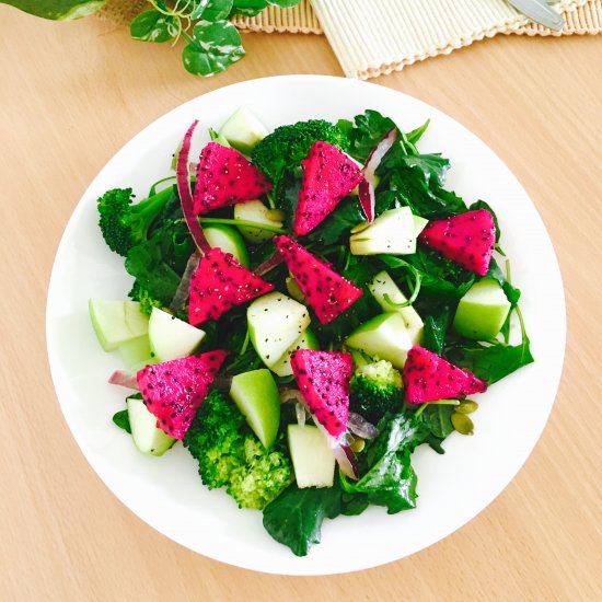 Crunchy Kale and Pitaya Salad