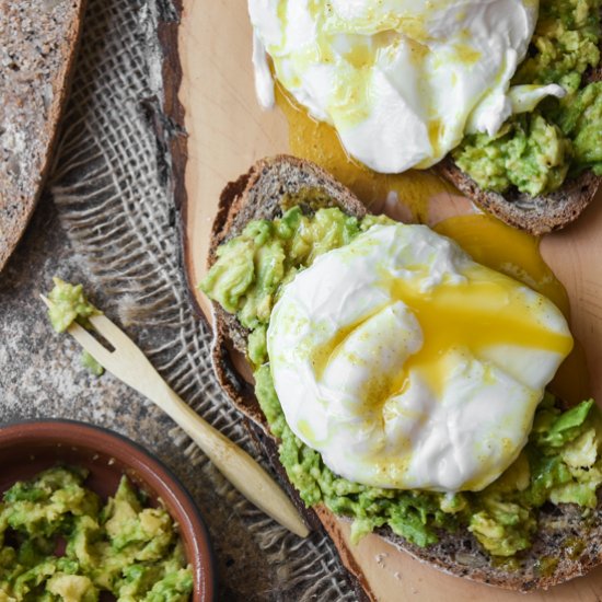 Avocado toast with egg