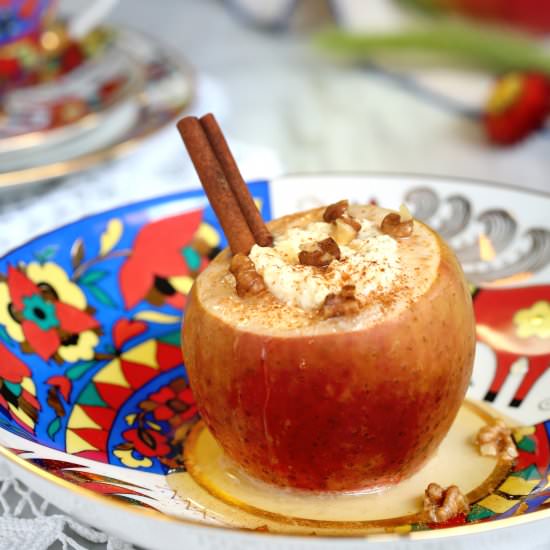 Baked apples with ricotta and honey