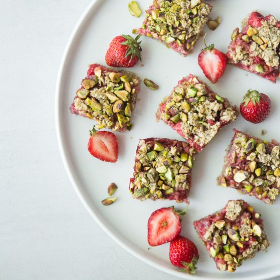 Strawberry Pistachio Oat Bars