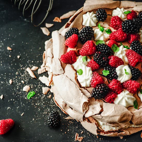 Pavlova with buttermilk cream