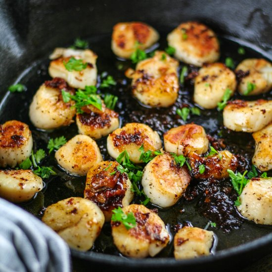 Honey Sriracha Glazed Scallops