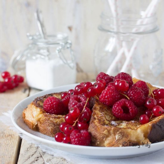 French Toast with Red Fruit