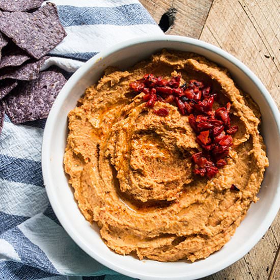 White Bean Hummus w/ Roasted Garlic