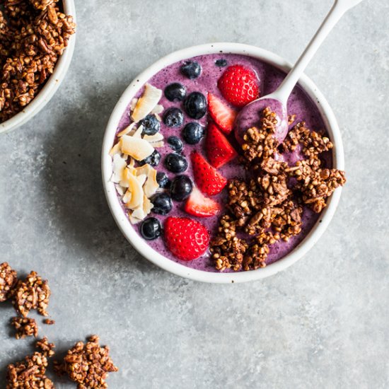 Acai bowls with buckwheat clusters