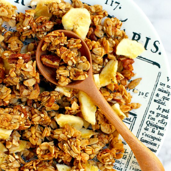 Crispy, Crunchy Banana Granola