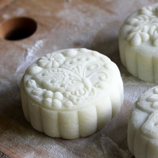 Traditional Snowskin Mooncake