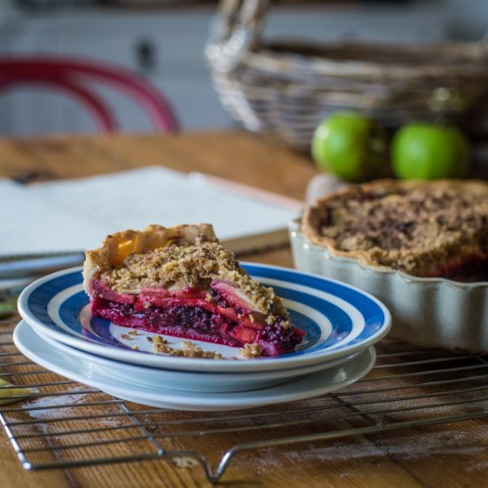 Blackberry and Apple Crumble Pie