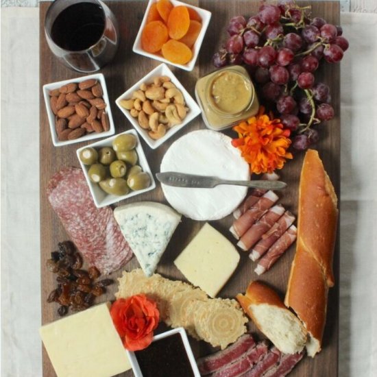 How to Make a Charcuterie Board