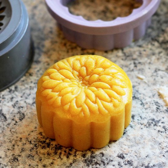 Chrysanthemum Mooncake