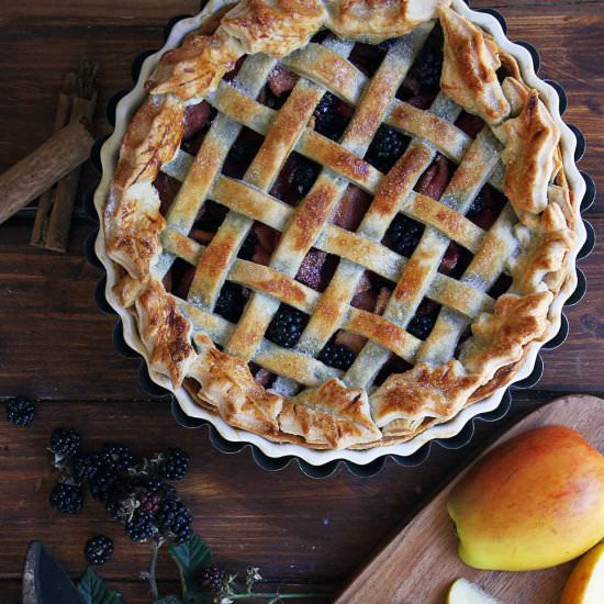 Wild Blackberry & Apple Pie