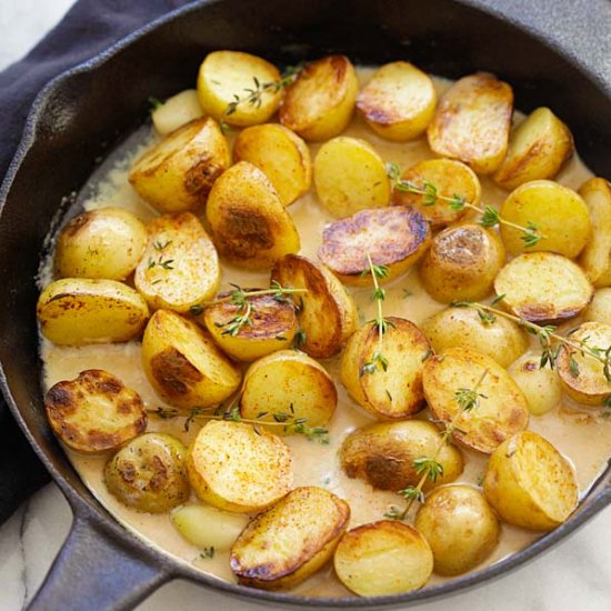 Creamy Garlic Thyme Potatoes