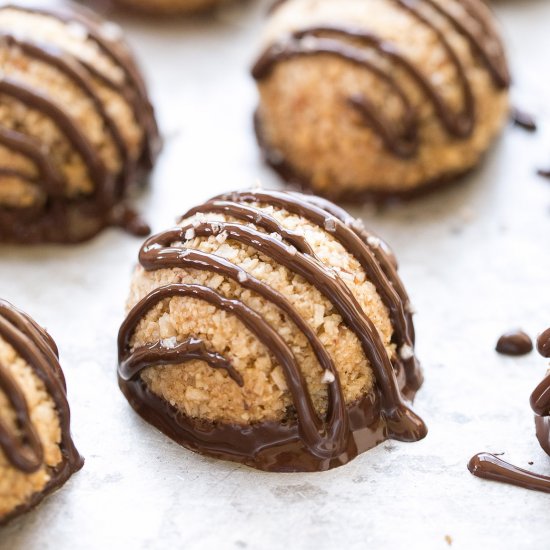 Chocolate Vanilla Bean Macaroons