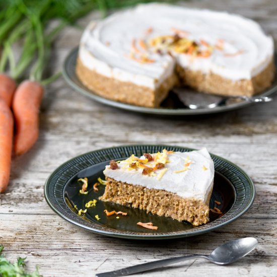 Raw carrot cake