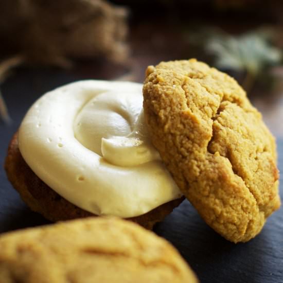 Low-Carb Pumpkin Whoopie Pies