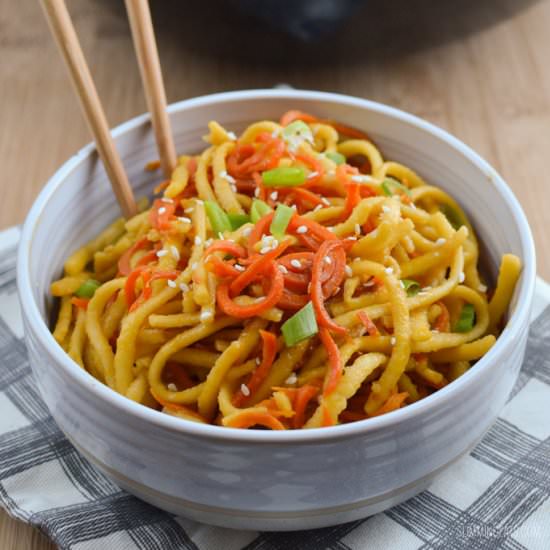 Garlic Sesame Carrot and Noodles