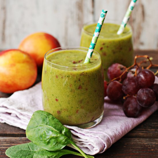 Spinach-nectarine-grape smoothie