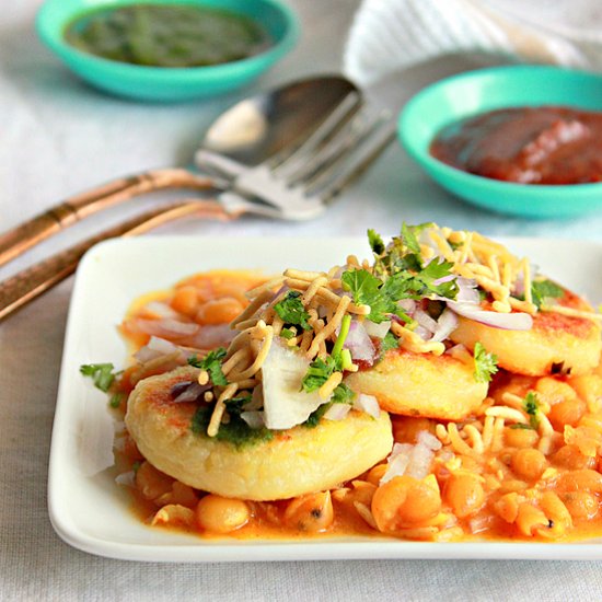 Potato Patties With Peas Gravy