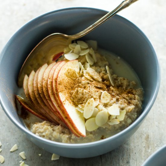 Almond and Cinnamon Scented Oatmeal