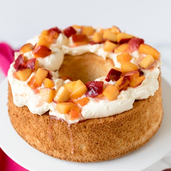 Angel food cake with peaches