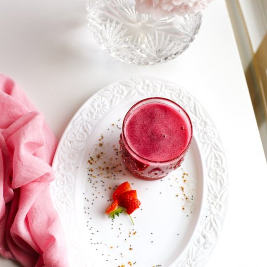 Beet, Apple and Strawberry Smoothie