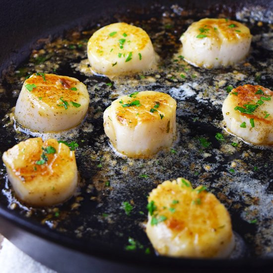 Pan-Seared Scallops in Lemon Butter