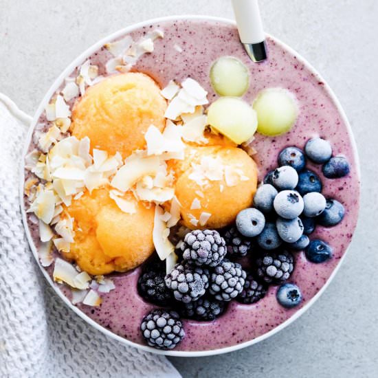 Berry Banana Frozen Smoothie Bowl