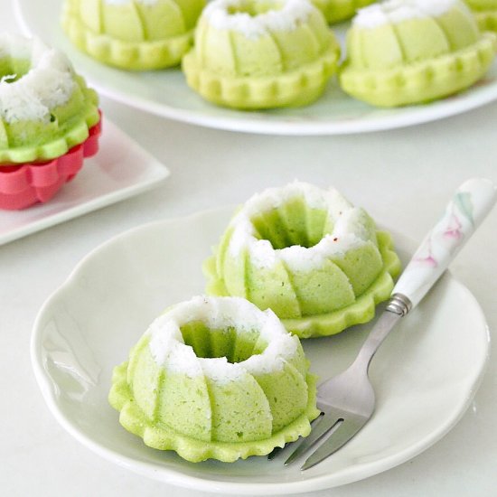 Steamed Pandan Sponge Cake