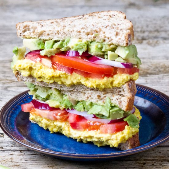 Vegan egg salad sandwich