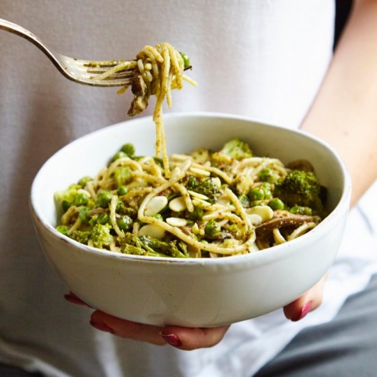 Brown rice pasta, pesto and peas