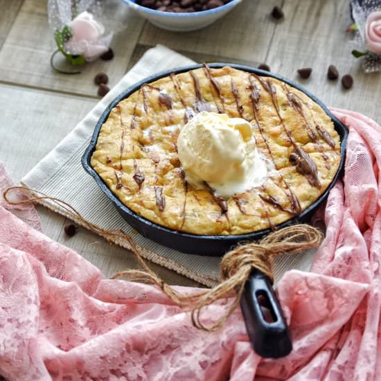 Nutella stuffed skillet cookies