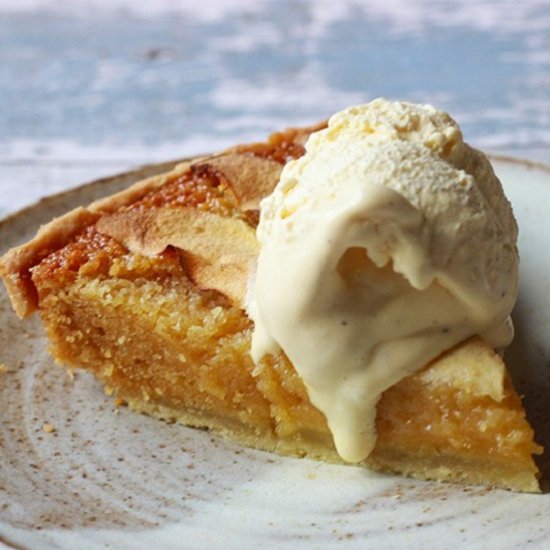 Sticky apple treacle tart