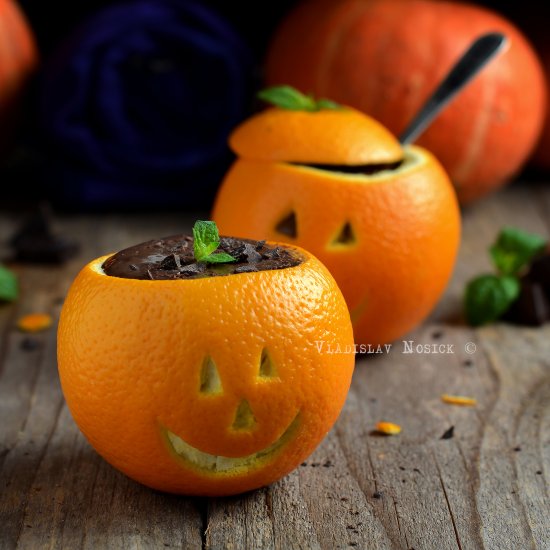 Jack-o-lantern oranges and pudding.