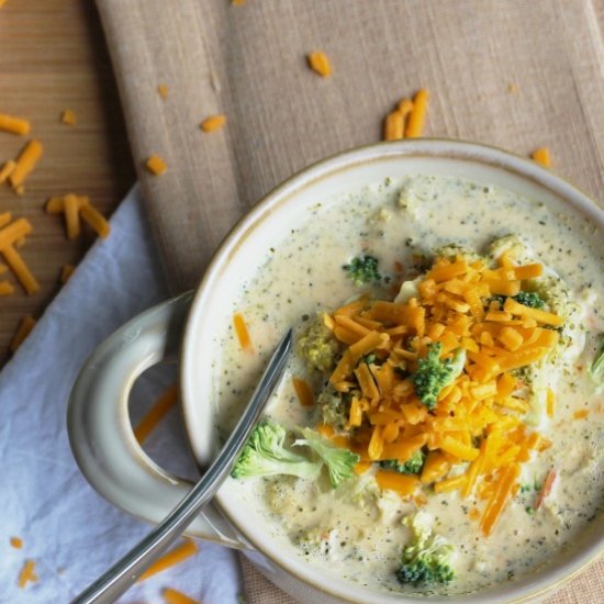 Slow Cooker Broccoli Cheese Soup