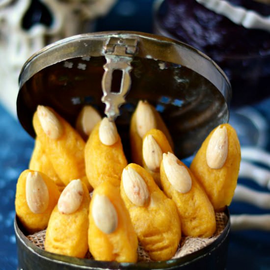 Baked Mashed Potato Witch Fingers