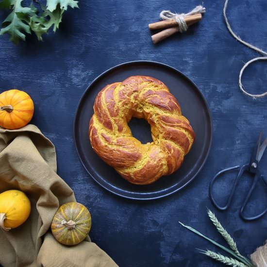 Maple & Pumpkin Soft Pretzel Wreath