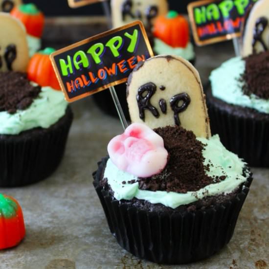 Graveyard Cupcakes