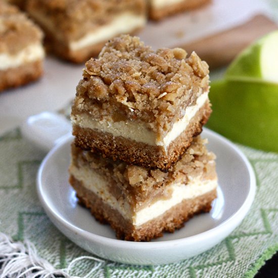 Apple Streusel Cheesecake Bars