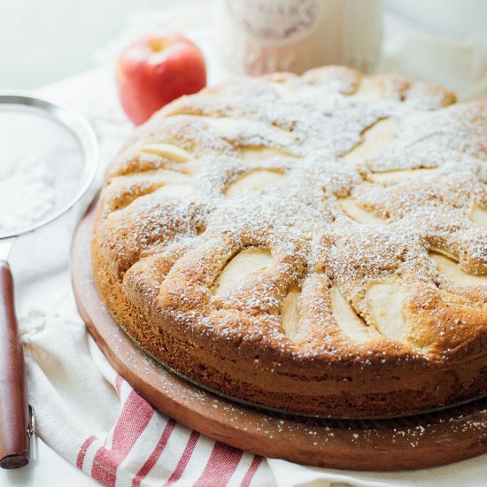 Traditional Italian Apple Cake