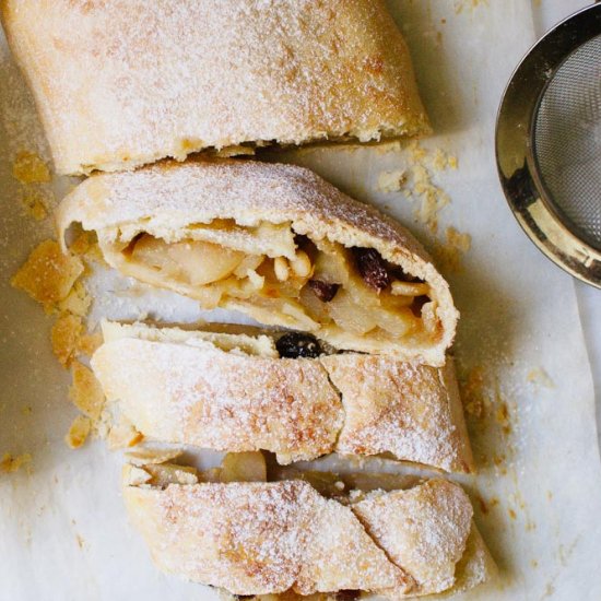 Old-fashioned Apple Strudel