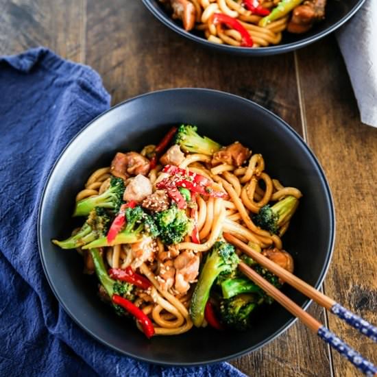 Easy Chicken and Broccoli Noodle Stir Fry