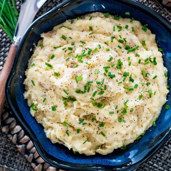 Crockpot Cheesy Mashed Potatoes