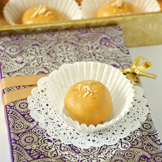 Besan ladoo / Besan laddu