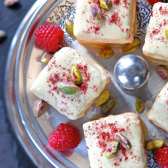 Pistachio Fondant Fancies – GF