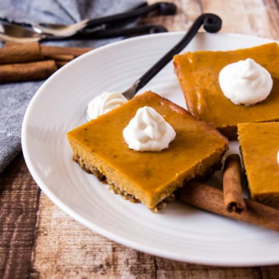 Pumpkin Pie with Gingerbread Crust