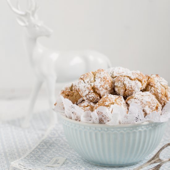 Amaretto Cinnamon Macaroons