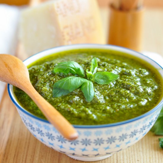 Classic Italian Pesto Sauce