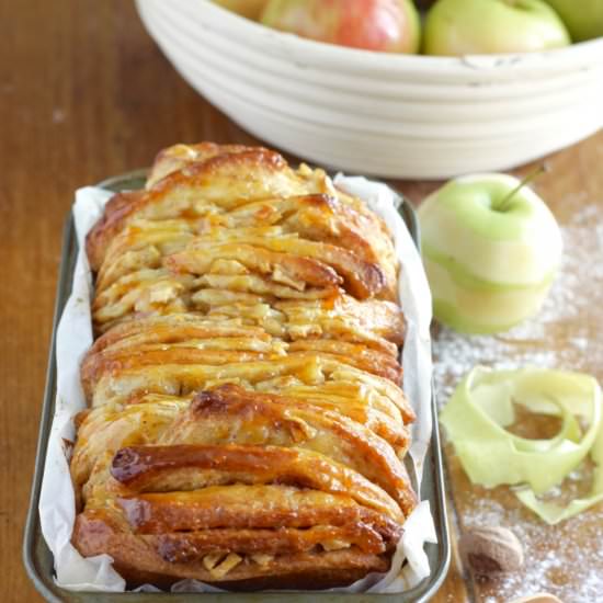 Apple and Cinnamon Pull-Apart Bread